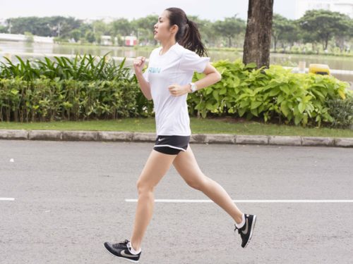 Tập thể dục đều đặn có thể giúp cải thiện lưu thông máu và giảm các triệu chứng kinh nguyệt